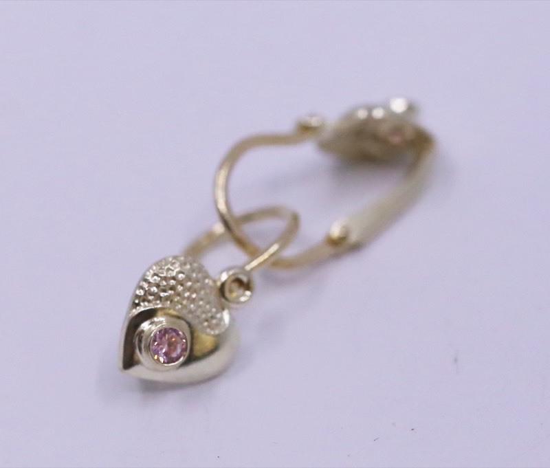 Zlaté náušnice se srdíčkem - výkup šperků Zlín